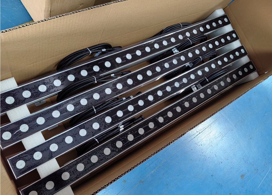 2700K-6500K Renk Sıcaklığı Çeşitli Hava Koşullarında Sabit Renk Verimi ve Çalışma için Tasarlanmış Dış Duvar Yıkayıcı Işıkları